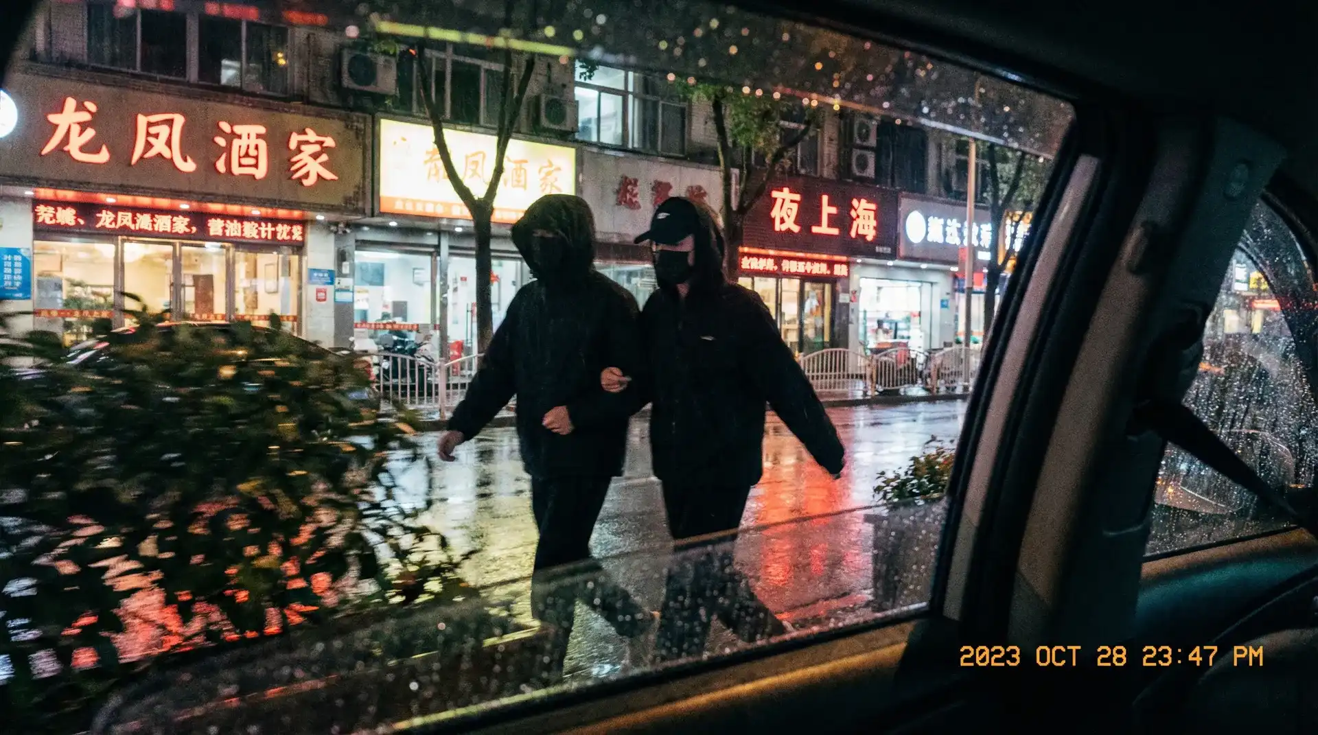 华体育会平台 - 顶流明星深夜密会现场抓拍照片